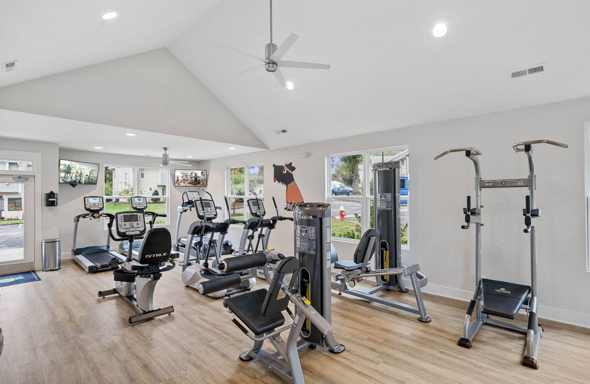 Hawthorne at Oak Ridgeresident fitness center with modern training equipment 